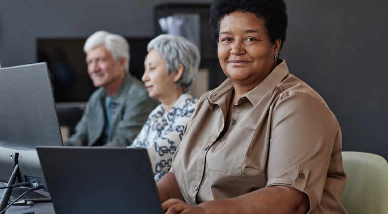 O projeto é fruto da parceria entre a Secretaria de Ciência, Tecnologia e Inovação do Distrito Federal (Secti-DF) e o Instituto Entre Nós, com a meta de capacitar 200 participantes | Foto: Divulgação/Secti-DF