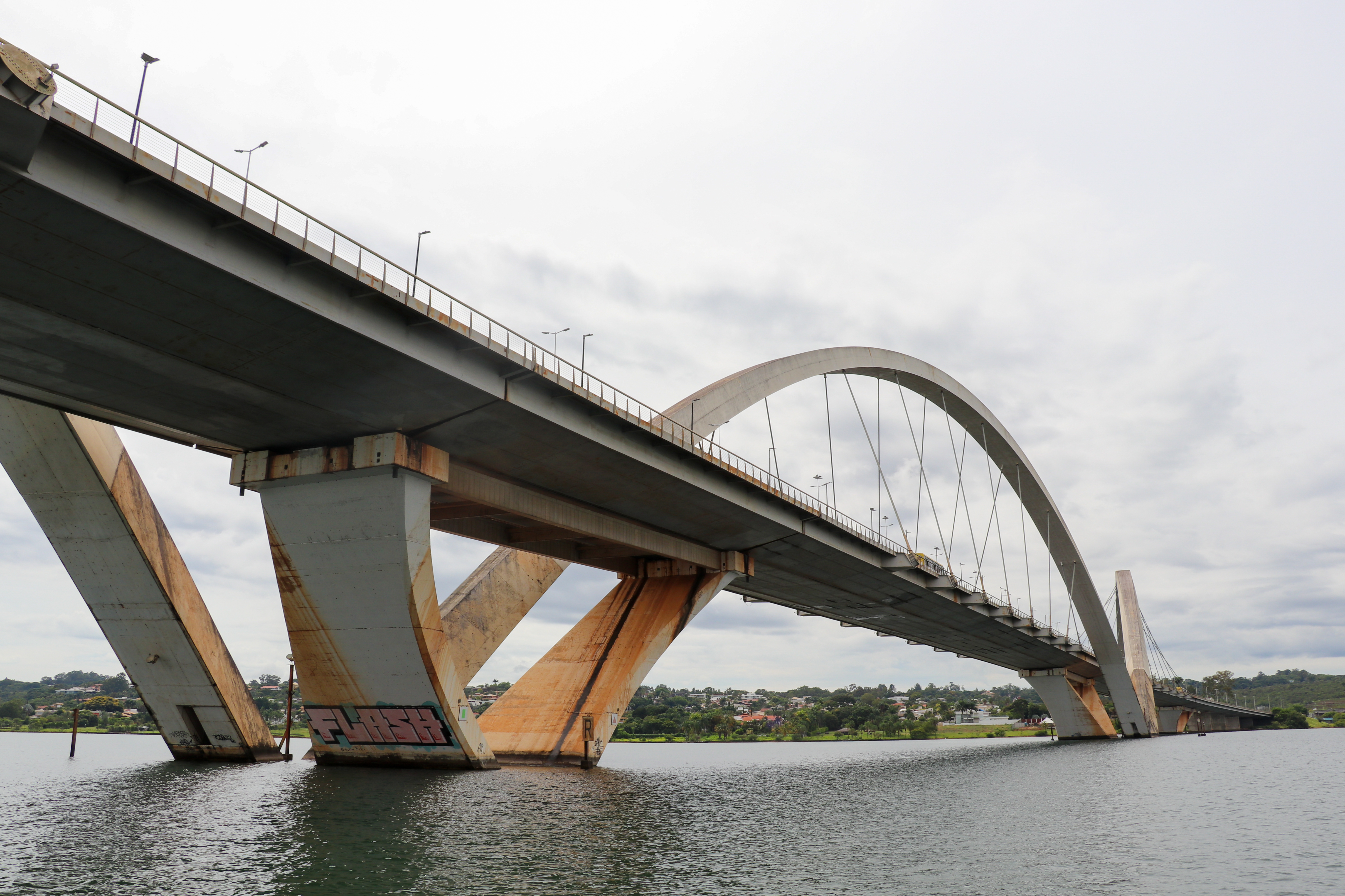 Começa a pintura de um dos principais cartões-postais de Brasília