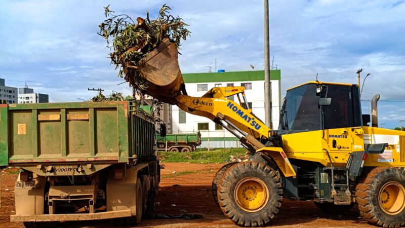 Mutirão de limpeza retira toneladas de entulho em regiões do DF