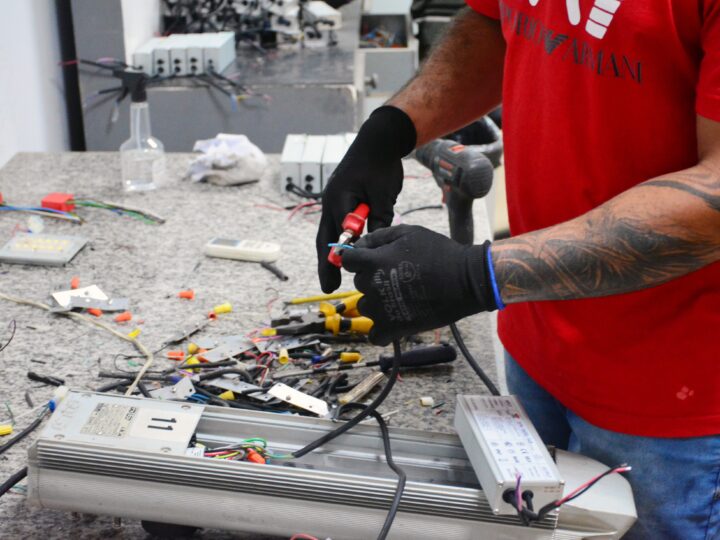 CEB recupera 15 mil luminárias e economiza R$ 4,5 milhões no DF