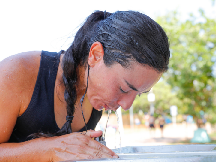 Verão e sol forte: saiba como evitar a insolação e cuidar da saúde