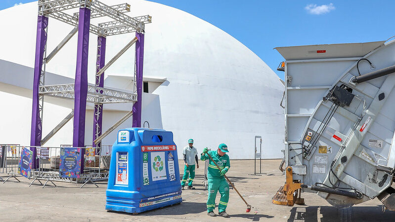 Força-tarefa do SLU retira 29 toneladas de lixo das ruas