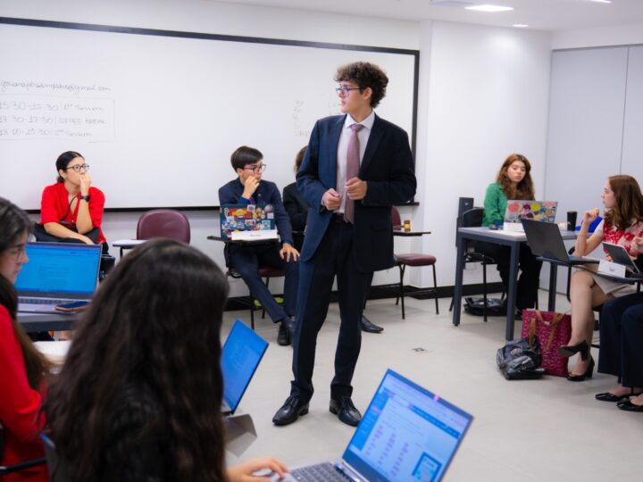 Hayek Global College abre treinamento de diplomacia