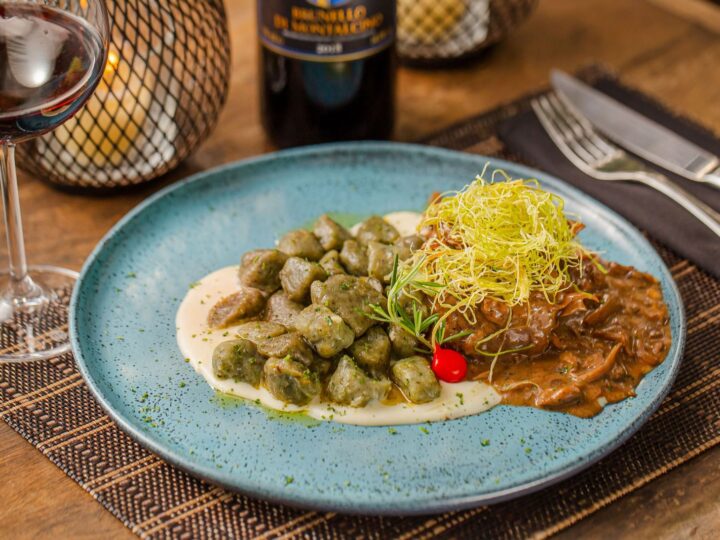 Bares e restaurantes são opção para esquenta e pós-folia