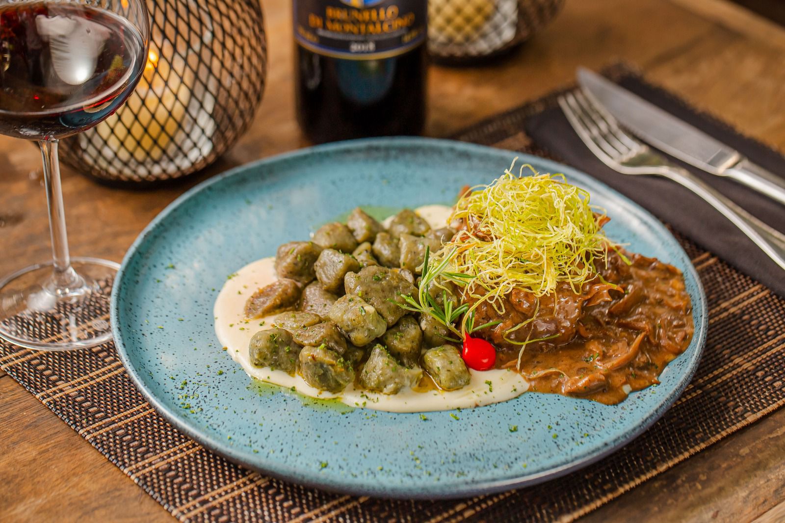 Bares e restaurantes são opção para esquenta e pós-folia