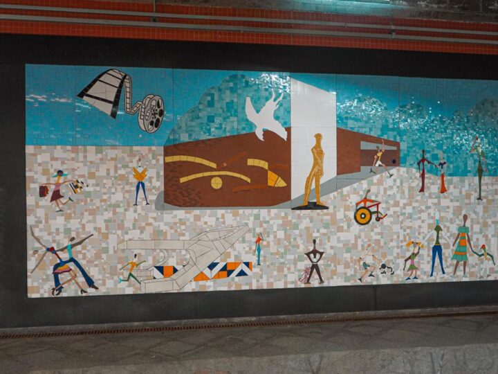 Estações de Brasília viram galerias culturais permanentes
