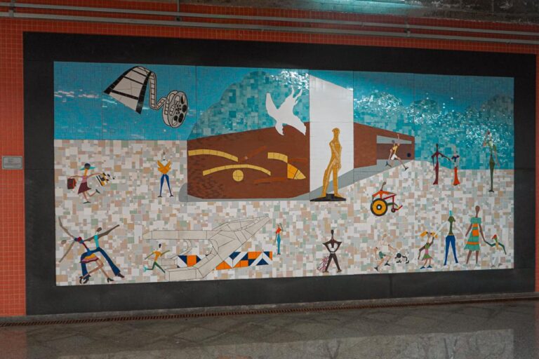 A ação amplia o acervo artístico do metrô e democratiza o acesso à cultura, permitindo que moradores e visitantes contemplem as obras durante os deslocamentos ou nos passeios pela cidade | Foto: Divulgação/Setur-DF