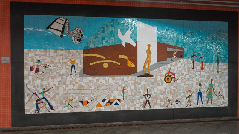 Estações de Brasília viram galerias culturais permanentes