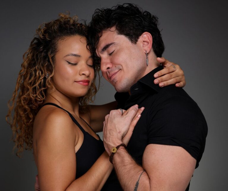 D'Stak celebra 46 anos e o Dia da Mulher com palestra-show gratuita