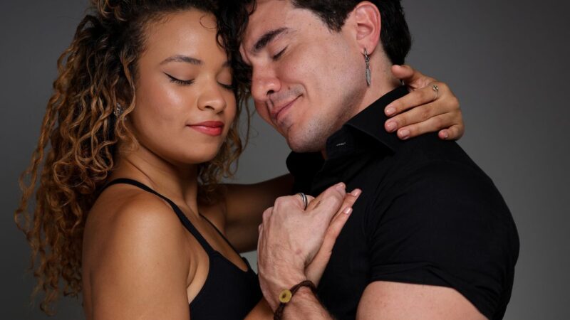 D’Stak celebra 46 anos e o Dia da Mulher com palestra-show gratuita