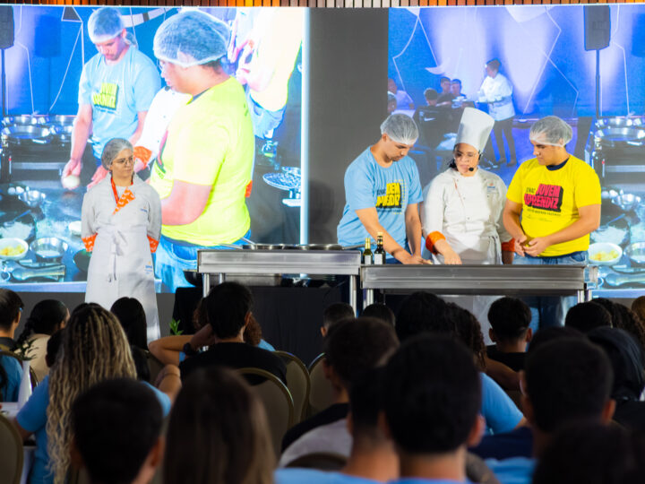 Jovens do DF se qualificam em gastronomia e tecnologia para o mercado