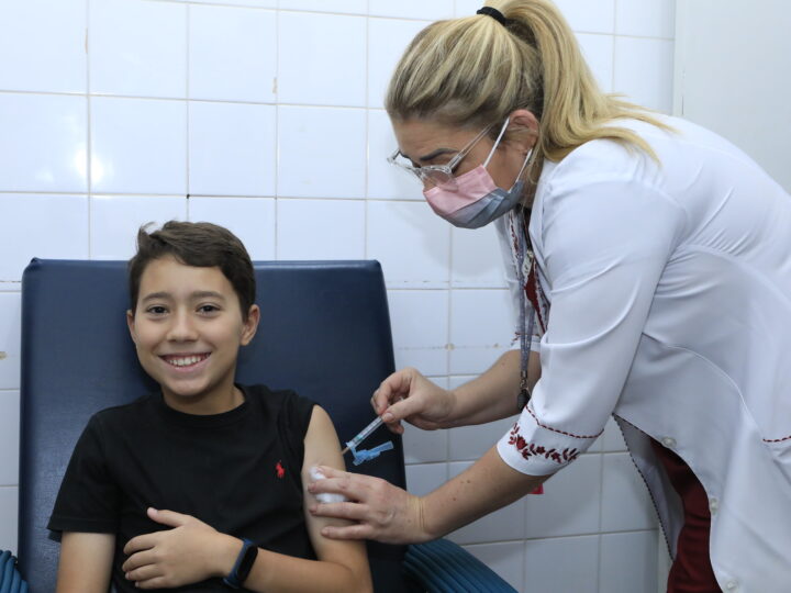 Saúde convoca público de 10 a 14 anos para completar vacinação