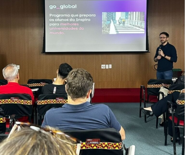 Apresentação do Go Global, programa da Inspira Rede de Educadores disponível na Escola Canadense de Brasília, que orienta alunos do Ensino Fundamental II ao Ensino Médio na construção de trajetórias acadêmicas com foco em universidades internacionais e escolhas conscientes para o futuro.