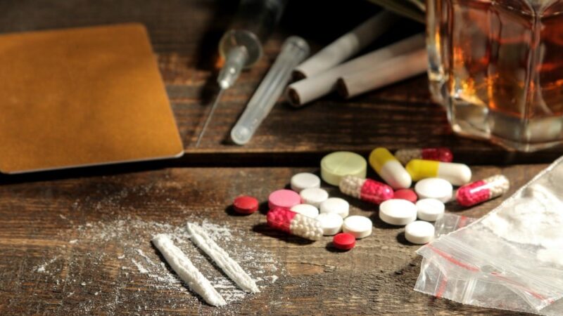 Especialistas explicam como o álcool e drogas afetam o seu corpo