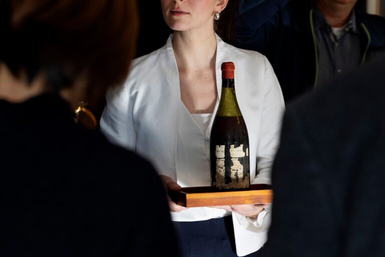 A collector’s dream made real: the uncorking of Romanée-Conti 1899, one of the most mythical and elusive wines ever produced. Julie Glassberg/Redux for CNN