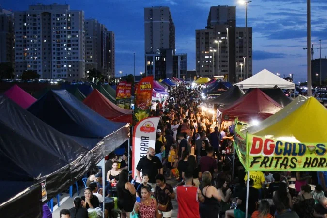 Gastronomia de rua conquista público em feiras noturnas no DF