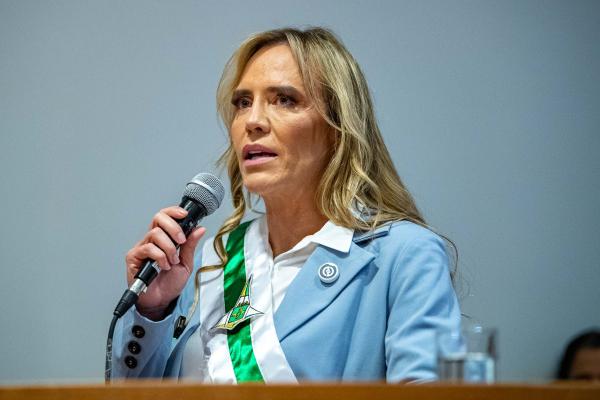 Celina Leão destina verba do aniversário para a Saúde do DF