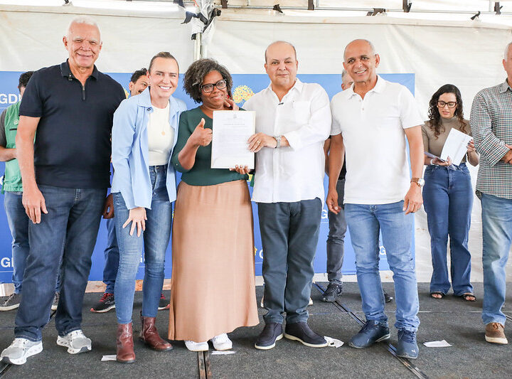 Entrega de escrituras beneficia 500 famílias no Arapoanga