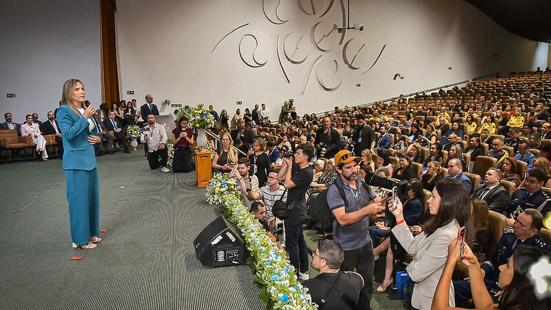 Medalha Mulher Mais Segura premia 500 pessoas no DF