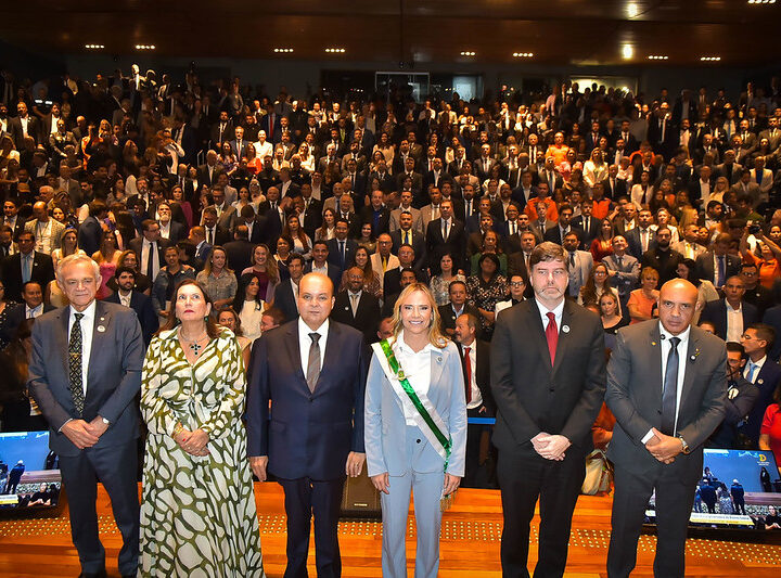 Câmara Legislativa oficializa Celina Leão no comando do GDF