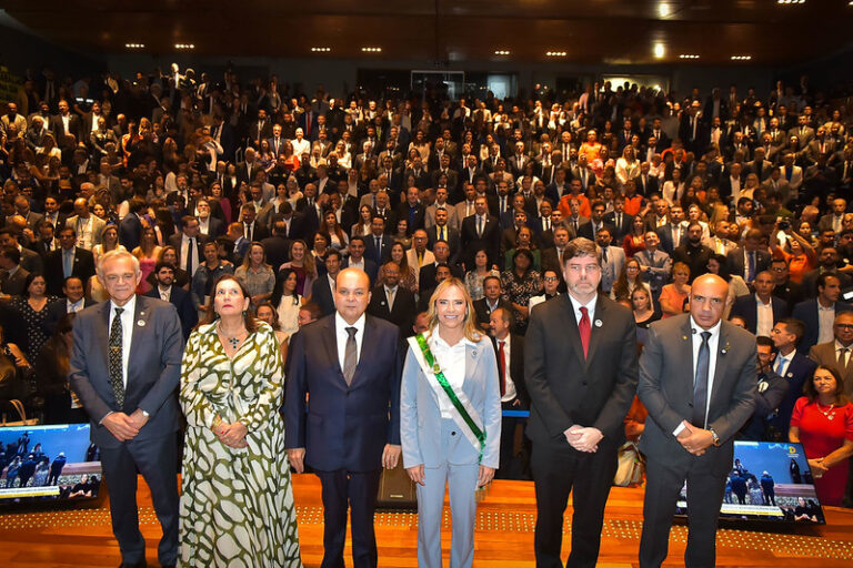 Celina Leão assume o Governo do Distrito Federal após atuar como vice-governadora ao longo da gestão iniciada em 2019. A partir da transmissão de cargo, passa a responder integralmente pela condução da administração pública local