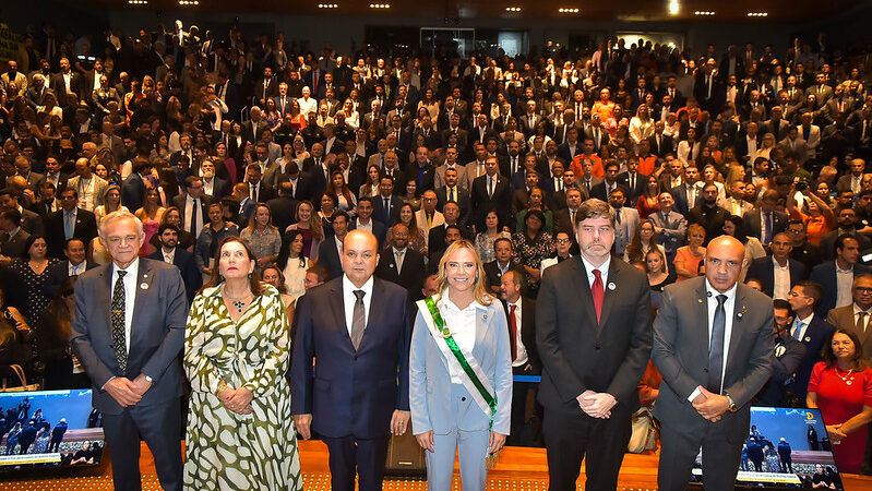 Câmara Legislativa oficializa Celina Leão no comando do GDF