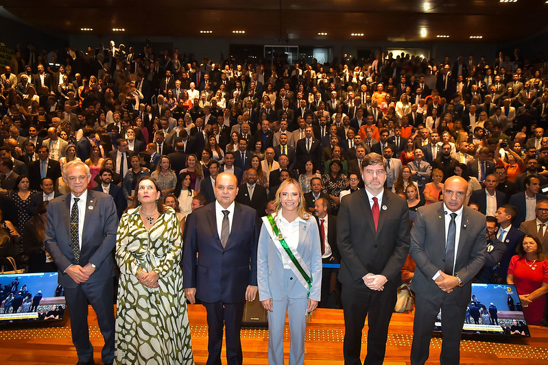 Câmara Legislativa oficializa Celina Leão no comando do GDF