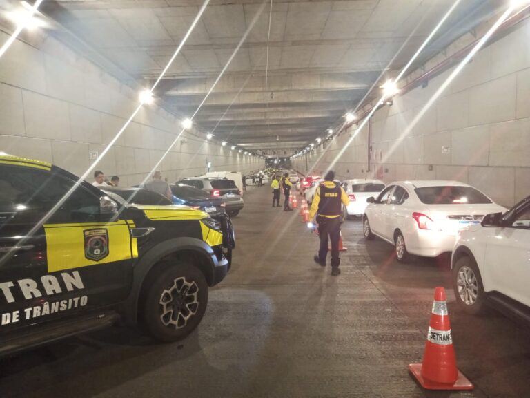 Blitz no Túnel Rei Pelé, em Taguatinga: fiscalização segue rigorosa também nos fins de semana | Foto: Divulgação/Detran-DF