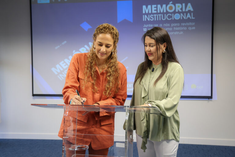 Ana Paula Marra (esq.): "É a universidade pública e a gestão social caminhando juntas por mais direitos e cidadania" | Foto: Flávio Anastácio/Sedes-DF
