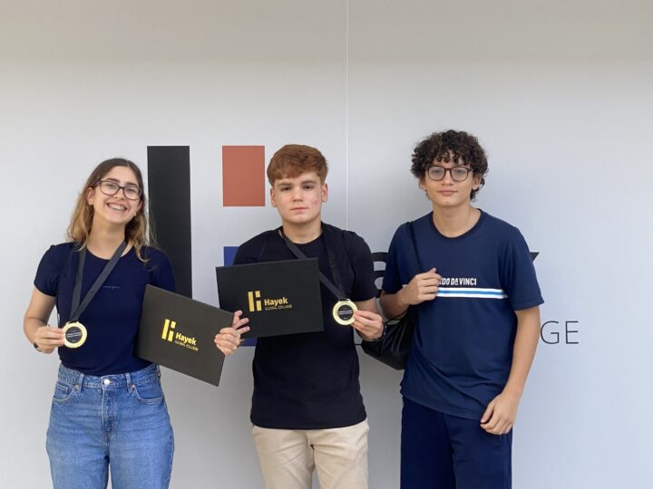 Estudantes de Brasília disputam mundial de economia na Guatemala