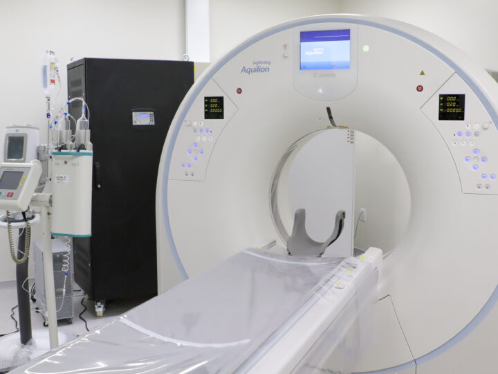 Hospital de Base ganha novo tomógrafo e dobra exames