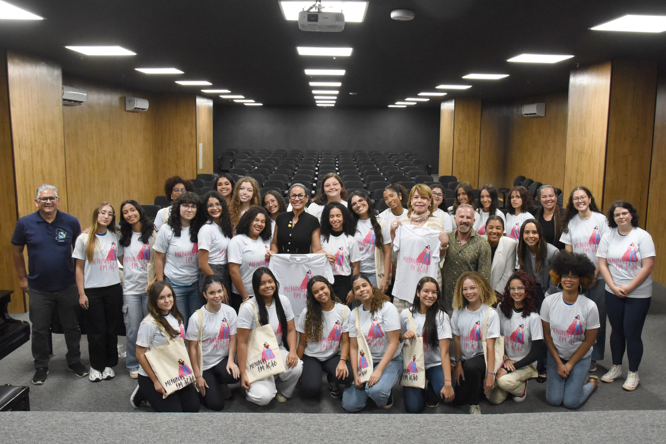 Estudantes do DF debatem liderança e combate à violência