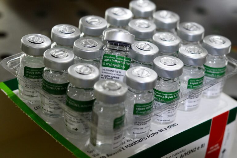 Quem já tomou doses anteriores da vacina contra o vírus influenza deve se vacinar em 2026, pois o imunizante foi atualizado para proteger contra novas cepas. Foto: Matheus Oliveira/Agência Saúde DF