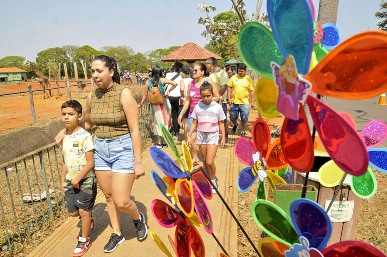 Mulheres entram de graça no Zoológico de Brasília neste sábado (7) em homenagem ao Dia Internacional da Mulher, comemorado em 8 de março | Foto: Lúcio Bernardo Jr./Agência Brasília