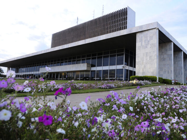 Secretários do GDF deixam cargos para disputar as eleições 2026