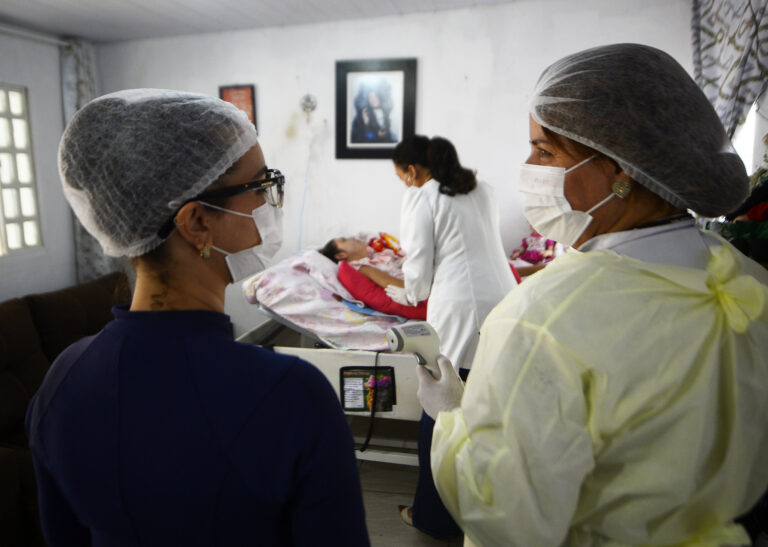 O atendimento domiciliar integra bem-estar de pacientes, familiares e cuidadores | Fotos: Matheus Oliveira/Agência Saúde DF