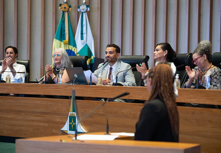 Orquestra Filarmônica de Brasília recebe homenagem na CLDF