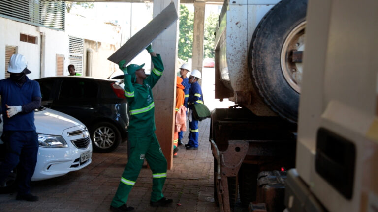 Transporte de pertences pessoais ao local indicado pelo ocupante irregular faz parte dos serviços oferecidos | Foto: Agência Brasília