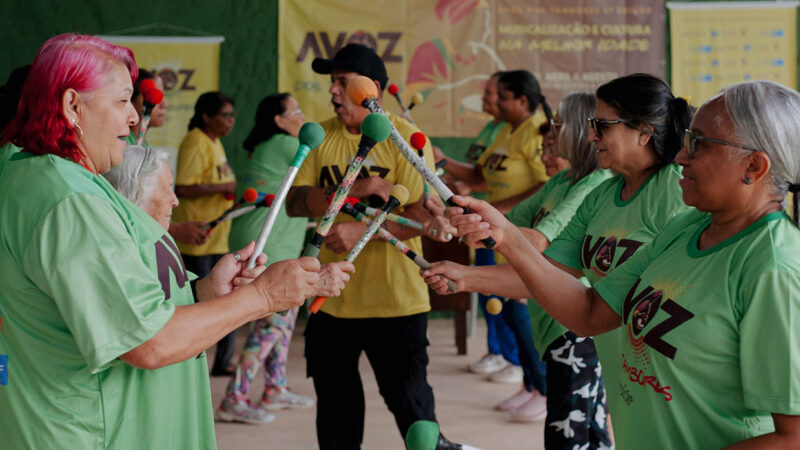 Projeto A Voz dos Tambores ensina música de graça no Itapoã