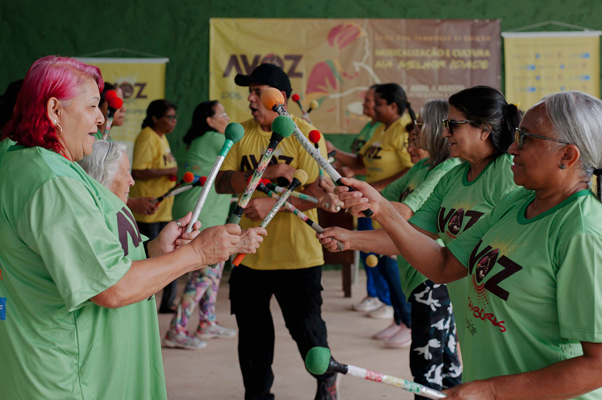 Projeto A Voz dos Tambores ensina música de graça no Itapoã