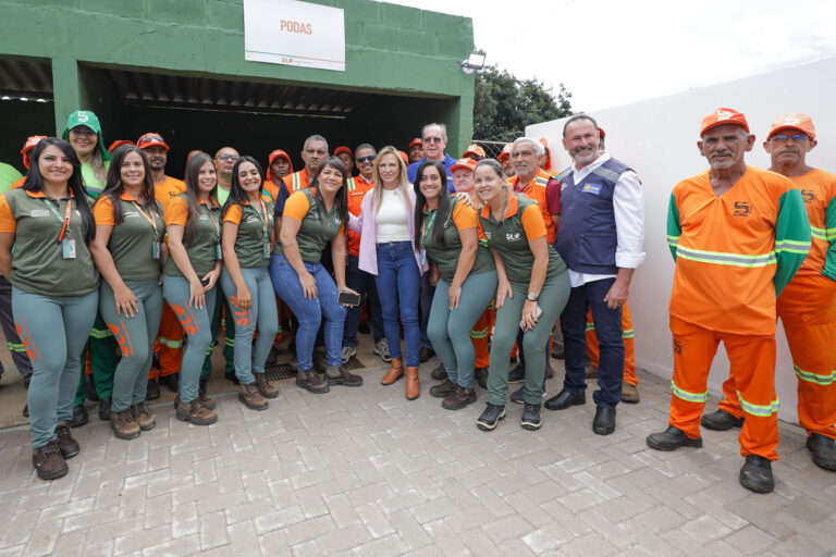 Riacho Fundo ganha primeiro papa-entulho para descarte correto