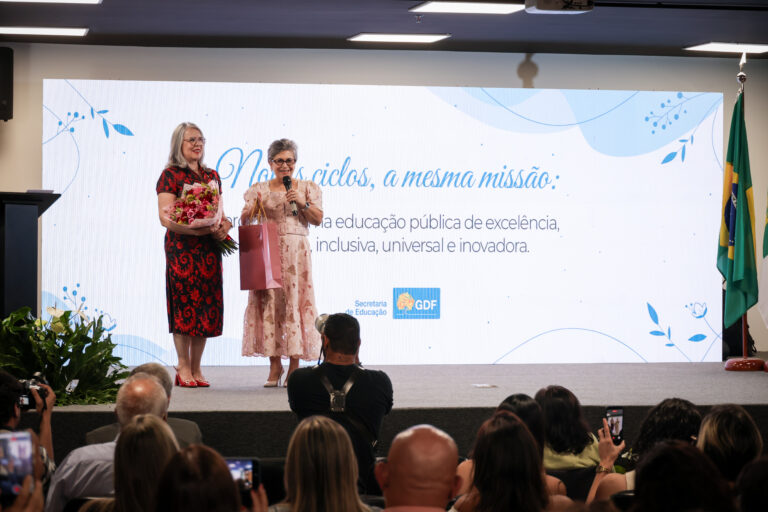 Hélvia Paranaguá passa o cargo de secretária de Educação para Iêdes Braga | Foto: Felipe de Noronha/SEEDF