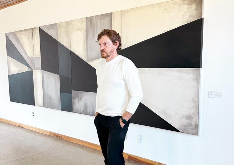 Mostra “Concreto Invisível”, do artista Elmmiro, segue em cartaz até 5 de maio e integra a programação comemorativa do espaço