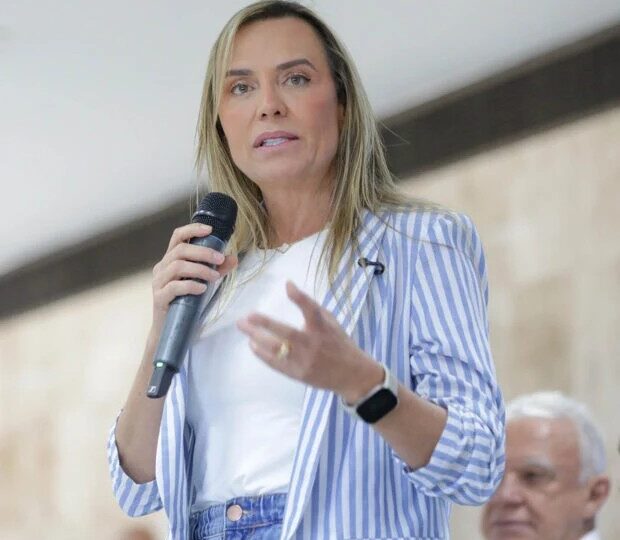 Celina Leão assina decreto para reduzir gastos públicos no DF