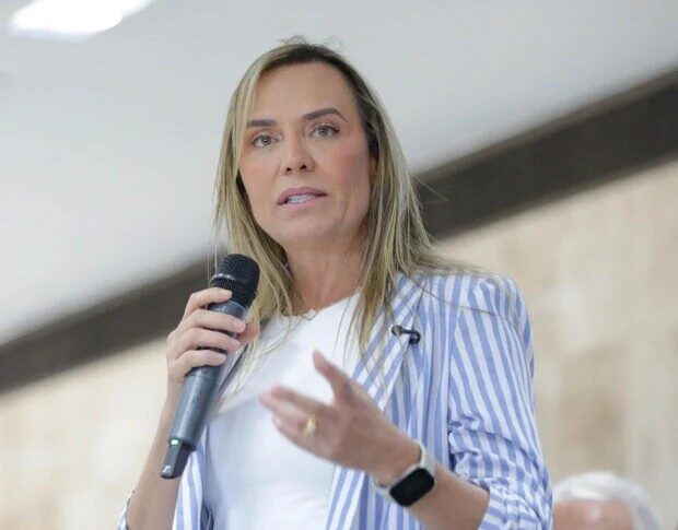 Celina Leão assina decreto para reduzir gastos públicos no DF