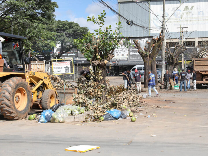Feira dos Importados recebe rotina semanal de limpeza e zeladoria