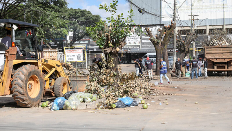 Feira dos Importados recebe rotina semanal de limpeza e zeladoria