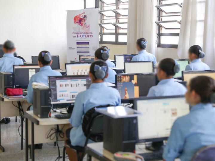 Projeto de tecnologia levou capacitação para meninas em Santa Maria