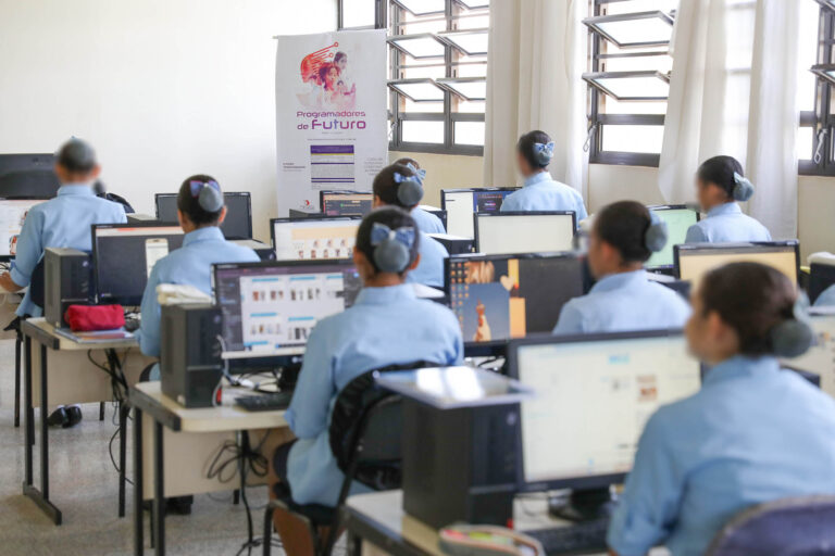O programa oferece capacitação gratuita em programação e abre portas para jovens em situação de vulnerabilidade social | Fotos: Paulo H. Carvalho/Agência Brasília