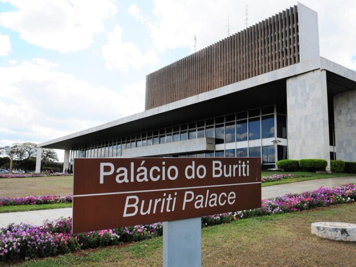 GDF anuncia cortes em contratos e frotas para economizar recursos